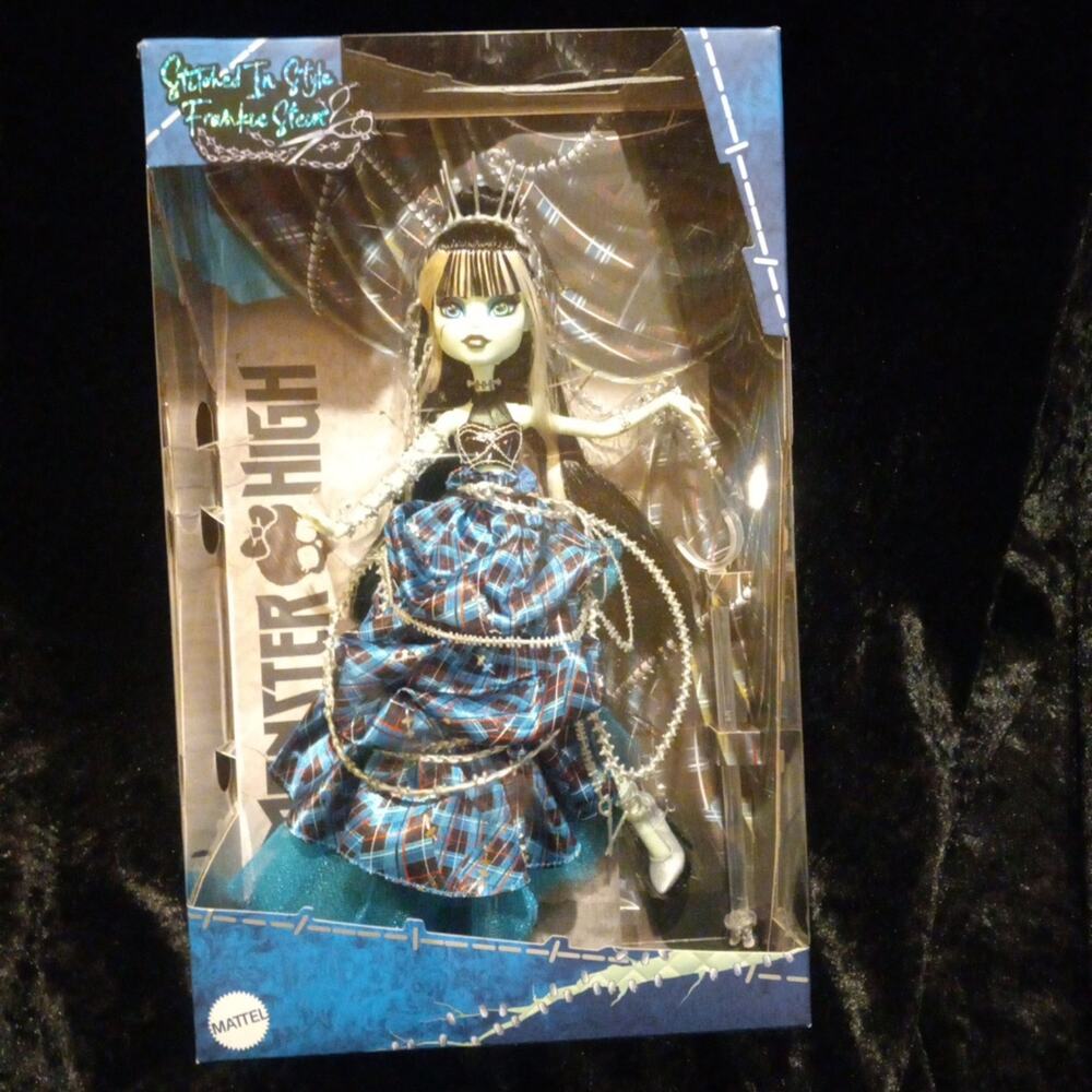 Monster High Stitched 2023
